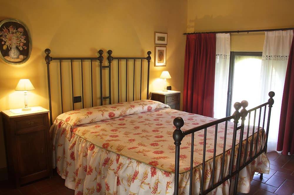 Romantic independent country house with garden, between Lucca and Florence in Massa e Cozzile, Pistoia Provinz