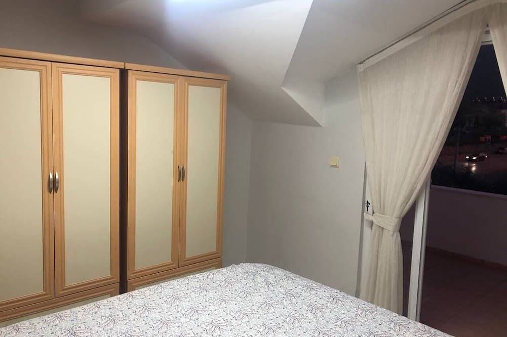 Ganze Wohnung, Ölüdeniz villa with Pool for family \non the way of Ölüdeniz. Big area barbacu….. in Fethiye, Türkische Ägäis