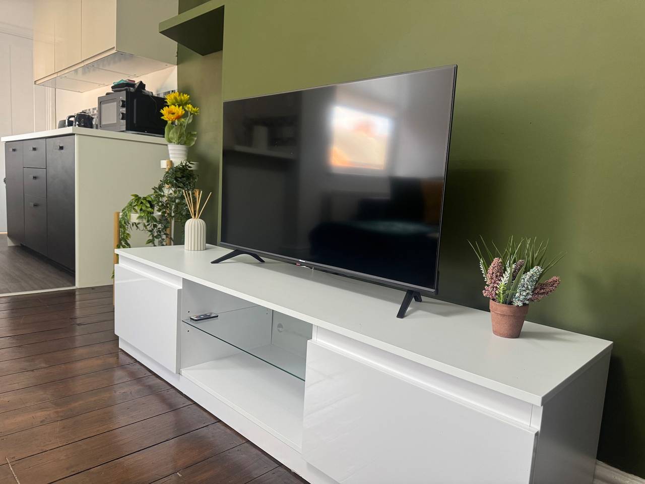 Entire holiday apartment, 9 Guests - Free Parking - Cozy 3 Bedrooms in Newcastle upon Tyne, North East England