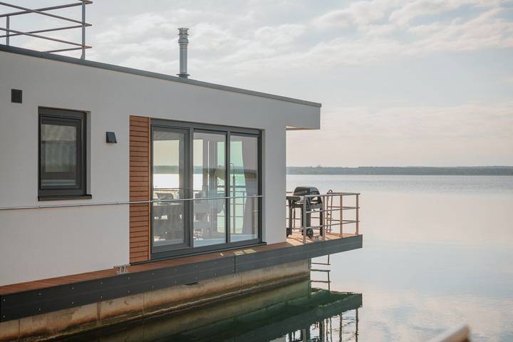 Hausboot für 4 Personen, mit Terrasse und Seeblick im Lausitzer Seenland