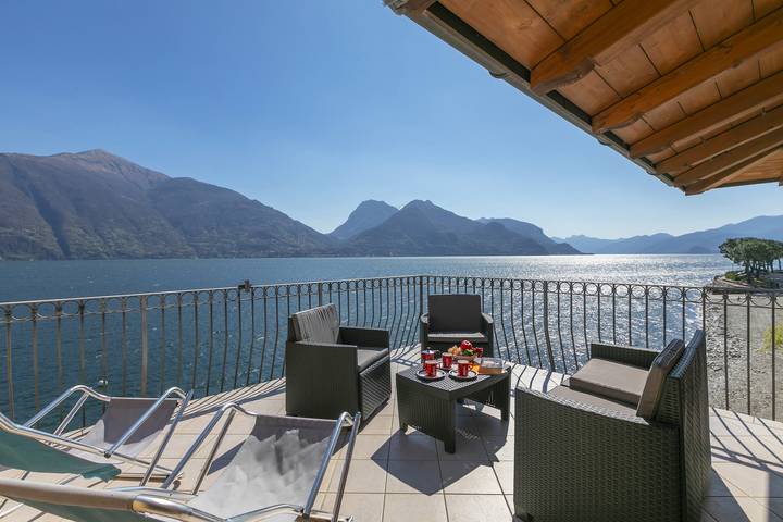 Vacation rental for 5 people, with terrace and lake view, with pets in Lake Como