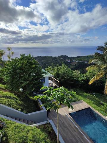 Maison d’hôte pour 2 personnes, avec piscine et terrasse ainsi que jardin et vue en Martinique