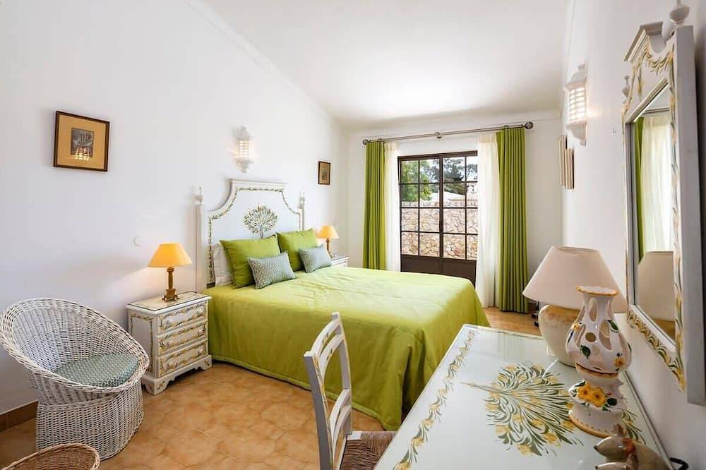 Nº58 Golfe Santo Antonio - Traditionelle 4 Schlafzimmer Villa mit Pool in Faro Distrikt
