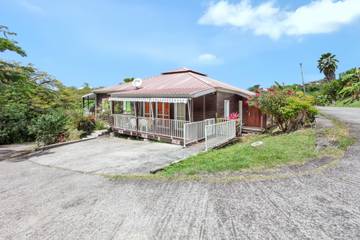 Location de vacances pour 4 personnes, avec terrasse dans Plage de Petite Anse