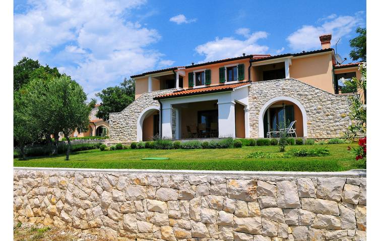 Cozy Sea View Apartment with Pool - 1.5km from Sveti Lovrec Labinski in Raša, Eastcoast Istria