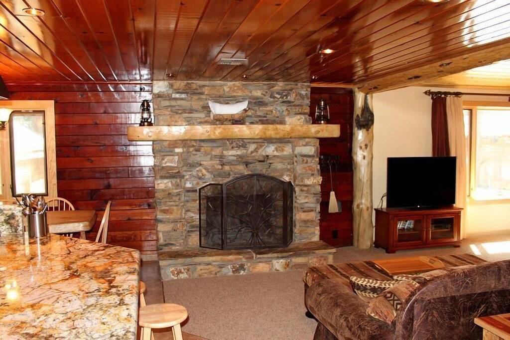 (66) Grizzly Giant (3 Bedrooms Only) at The Redwoods In Yosemite in Wawona, Mariposa County