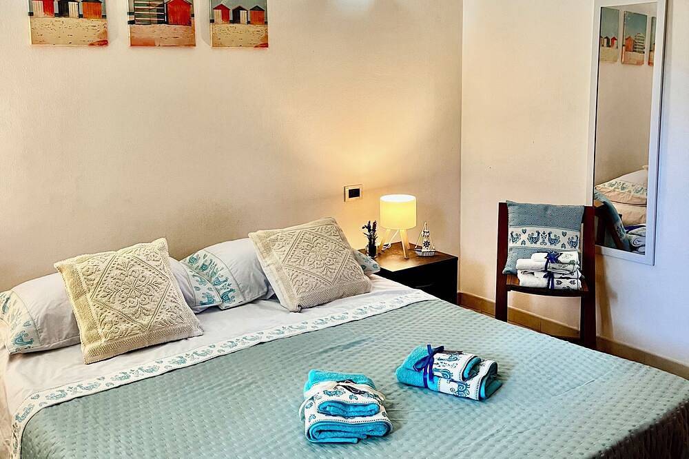 Delightful apartment a stone's throw from the sea and the mountain. in Capoterra, Campidano