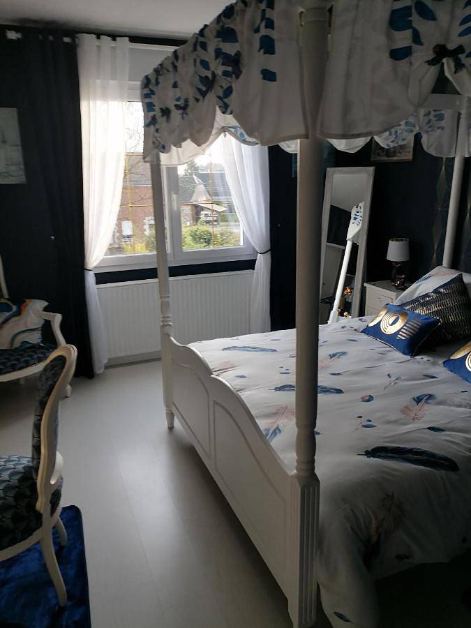 Location de vacances pour 3 personnes, avec terrasse ainsi que vue et jardin à Signy-le-Petit - 4