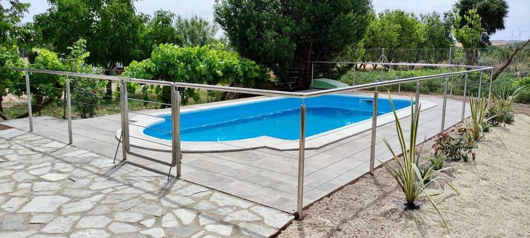 Casa rural con piscina para 15 personas, con jardín y piscina además de vistas y piscina para niños, Familias con niños en Campo de Belchite