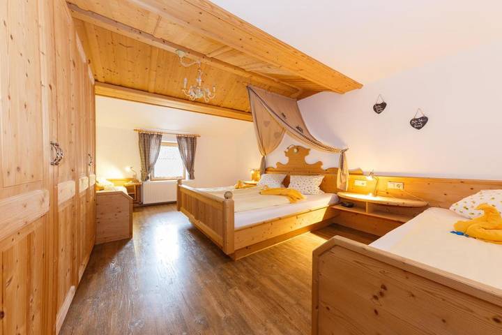 Ferienhaus für 14 Personen, mit Balkon und Ausblick sowie Seeblick in Tannheimer Tal - 4