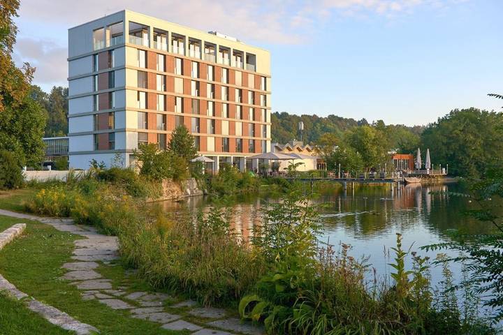 Hotel, mit Terrasse und Garten sowie Sauna in Günzburg