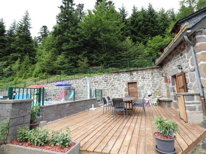 Location de vacances pour 5 personnes, avec Terrasse ainsi que Jardin et Piscine à Le Falgoux - 4
