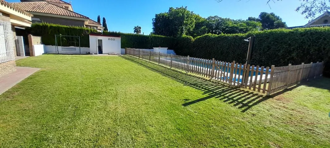 Casa de vacaciones para 4 personas, con jardín además de terraza y piscina - 1