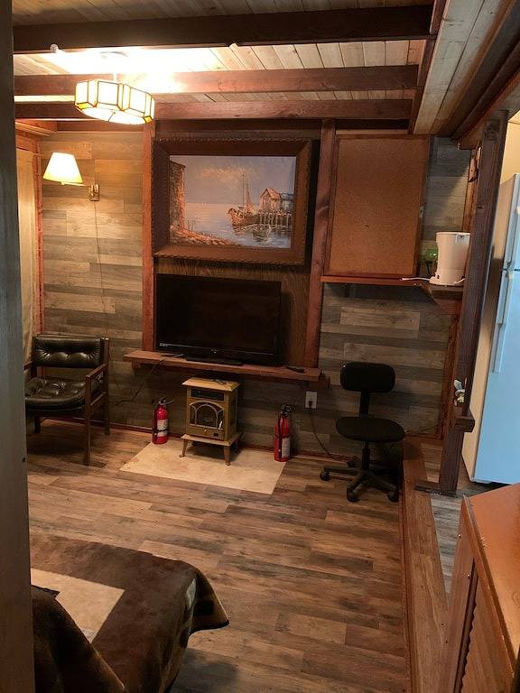 Unforgettable sunset view, on the porch… in Hopatcong, Lake Hopatcong