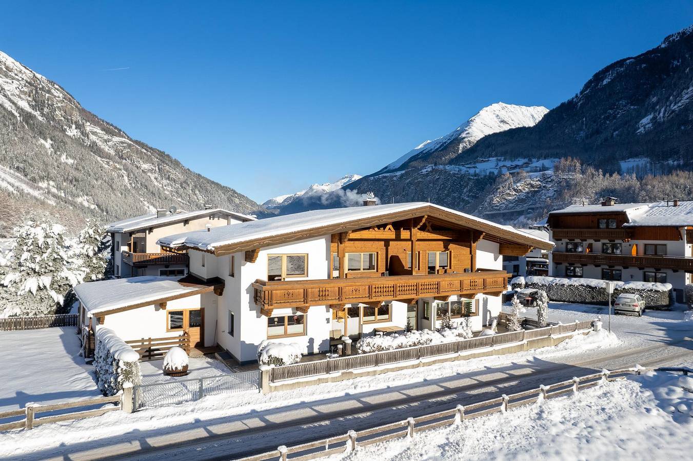 Ganze Ferienwohnung, Appartement "Alpenrose" in Längenfeld, Ötztal