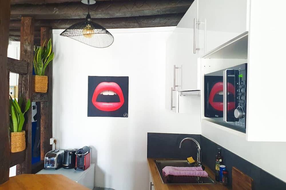 Entire apartment, Large studio - city center - 300 m Rer A in Saint-Germain-en-Laye, Yvelines