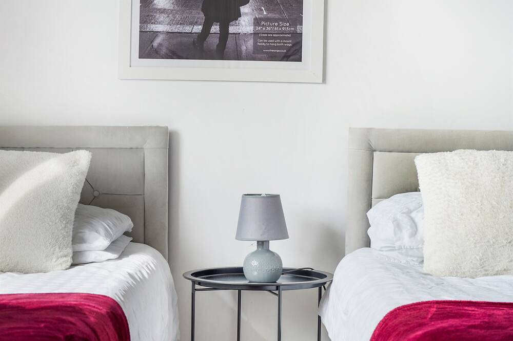 28 mins > Ldn | Coffee Machine, Fast Wifi & Garden in Elstree and Borehamwood, Hertfordshire