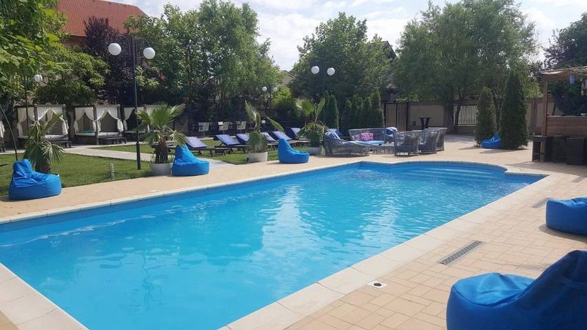 Villa pour 20 personnes, avec sauna et piscine ainsi que jacuzzi et jardin en Roumanie