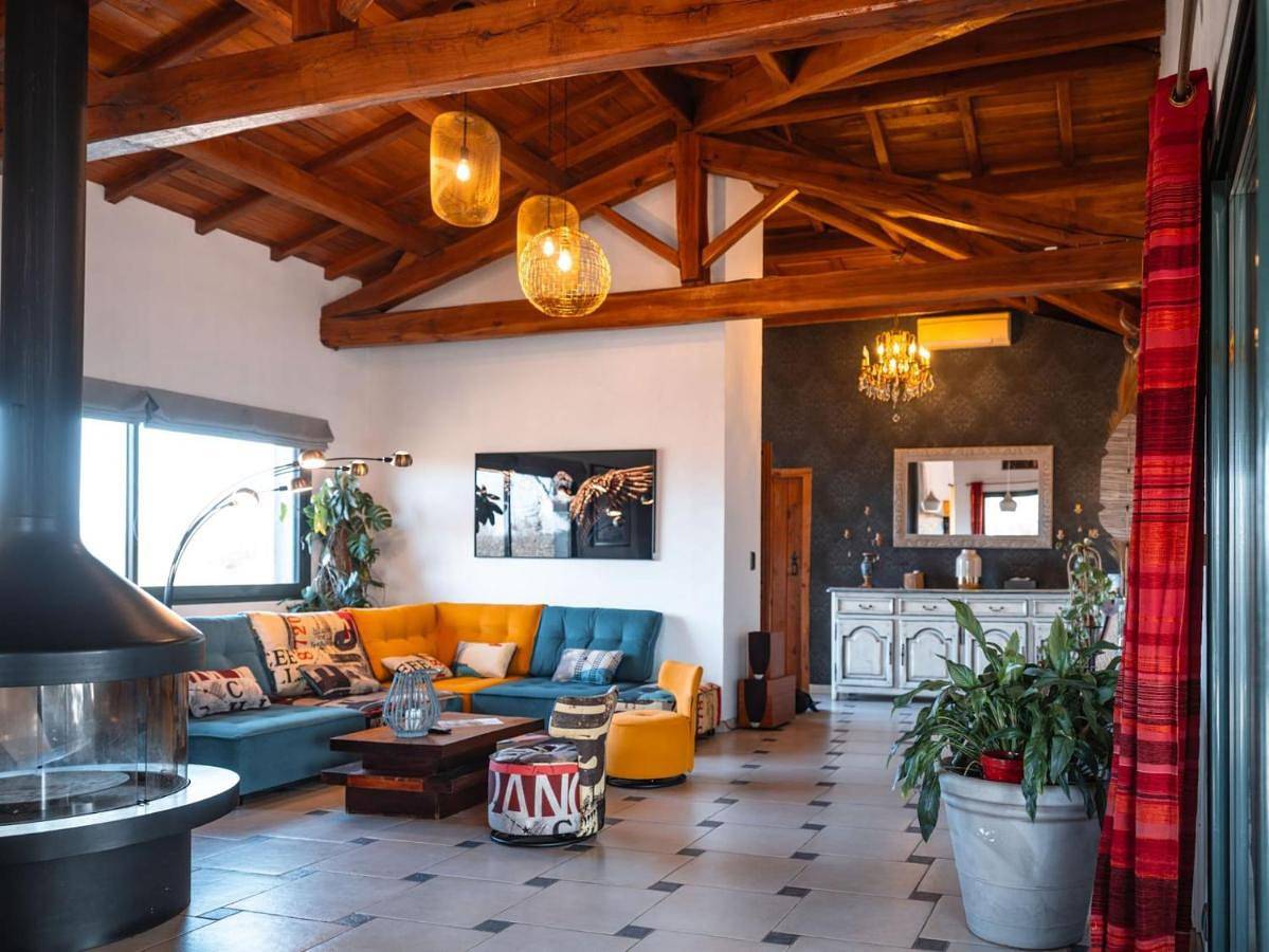 Villa Magarre Climatisée, Piscine Chauffée, Spa, dans un Cadre Naturel Envoûtant in Castelnau-de-Montmiral, Région d'Albi