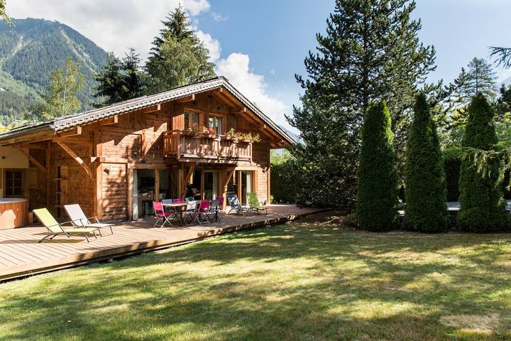 Maison de vacances pour 12 personnes, avec Balcon et Jacuzzi ainsi que Terrasse et Jardin à Chamonix-Mont-Blanc