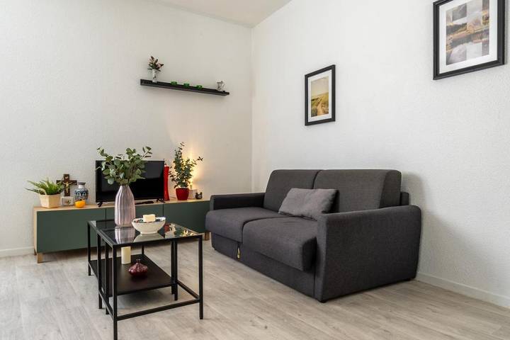 Gîte pour 8 personnes, avec vue et jardin dans Musée Sainte Bernadette Moulin Lacadé Maison Paternelle - 4