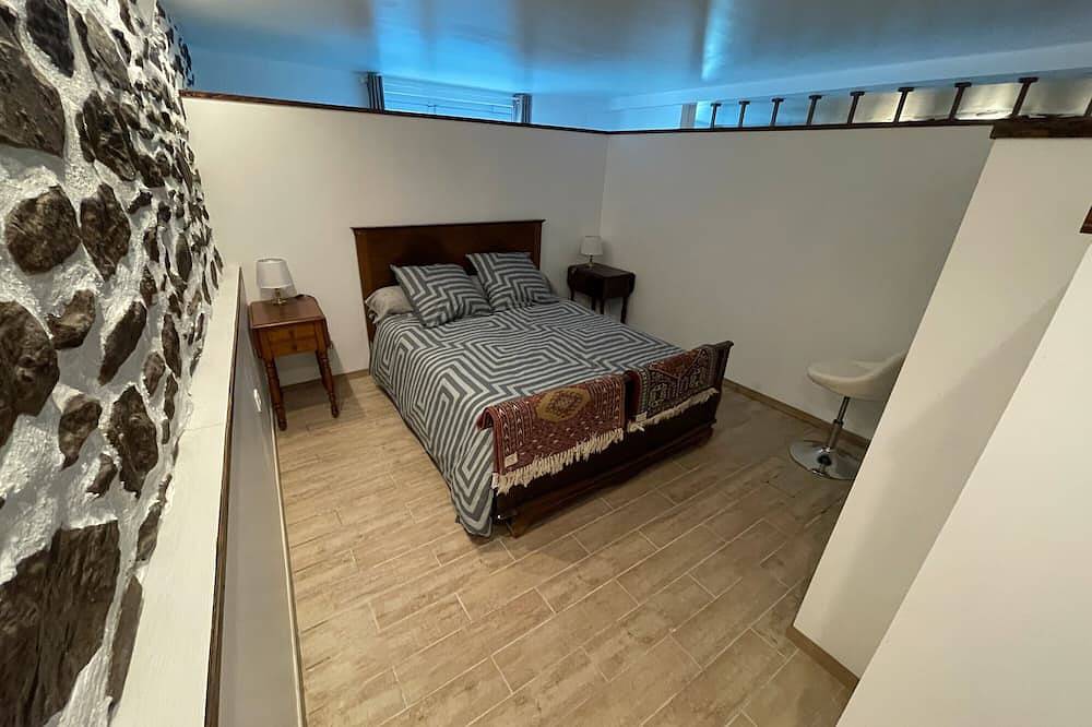 Entire apartment, Studio \"La Grange - Laruns\" with Private Terrace and Wi-Fi in Laruns, Béarn