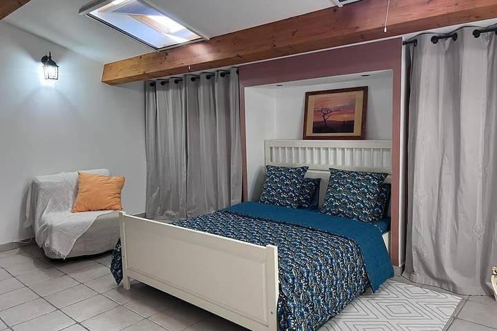 Location de vacances pour 10 personnes, avec jacuzzi ainsi que terrasse et jardin à La Verdière - 4