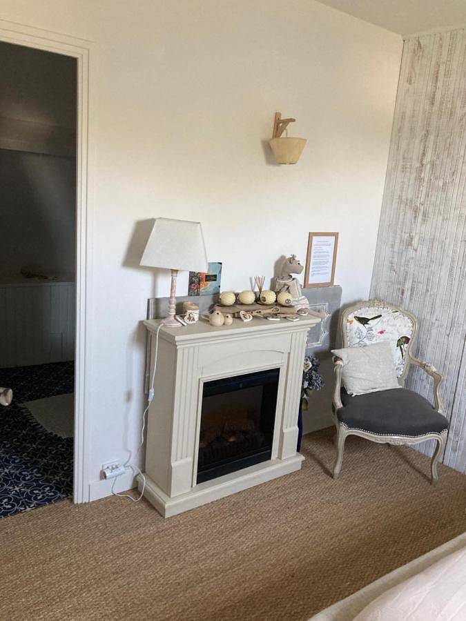 Double Room with Shared Bathroom in Plougoumelen, Côte des Mégalithes