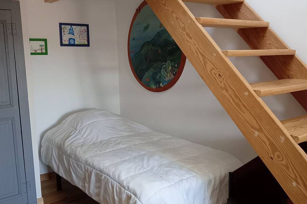 Large house sleeps 7. Pets welcome! in Paziols, Mittelmeerküste (Frankreich)