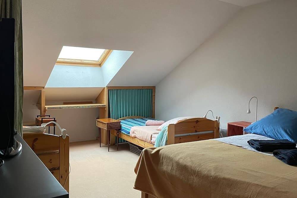 Entire apartment, Apartment in Guillestre town center in Guillestre, Briançon region