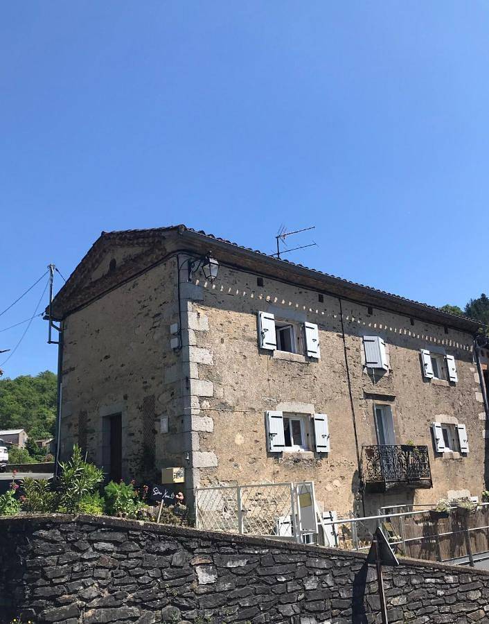 Chambre d’hôte pour 2 personnes, avec vue ainsi que terrasse et jardin à Boissezon