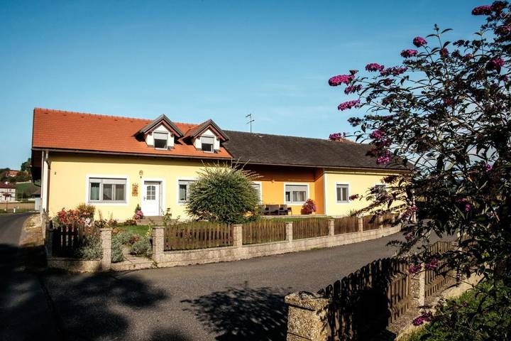 Ferienhaus für 2 Personen, mit Garten und Ausblick