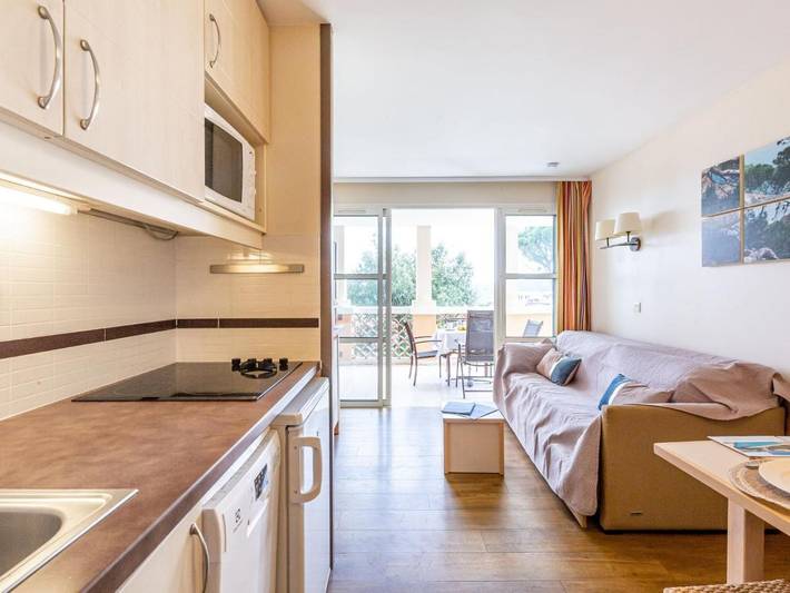 Gîte pour 4 personnes, avec terrasse ainsi que piscine et jardin dans Gare Du Dramont - 2