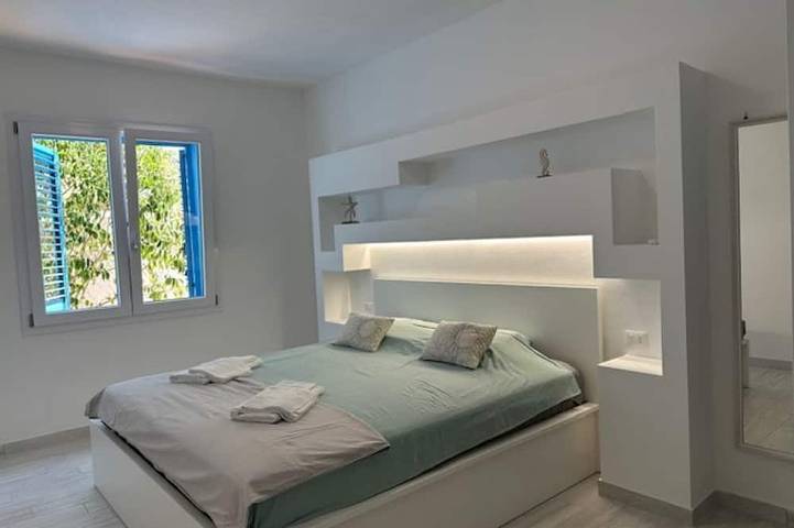 Entire apartment, Brand new first floor apartment with frontal sea view, 20 m from the sea. in La Ciaccia, Valledoria
