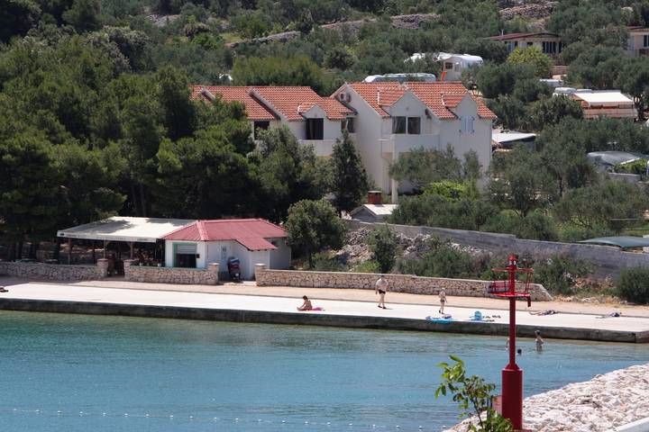 Ferienwohnung für 5 Personen, mit Balkon/Terrasse in Jezera