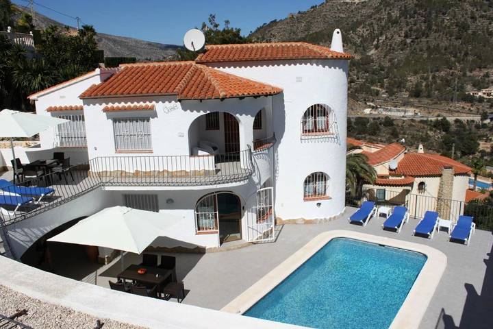 Chalet para 9 personas, con jardín además de piscina y vistas - 1