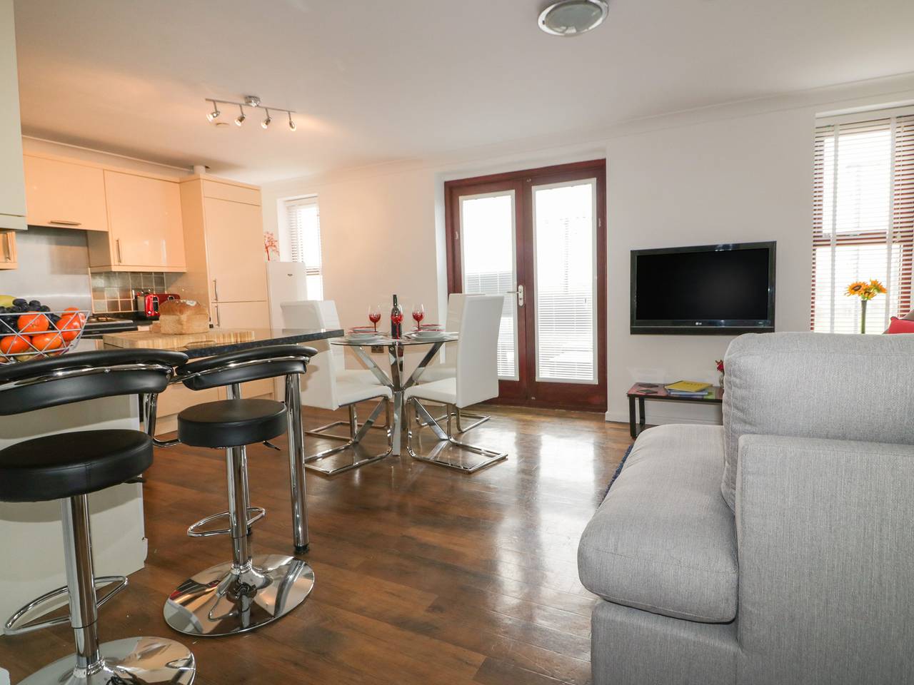 Elin Howlyek in Newquay, Cornwall