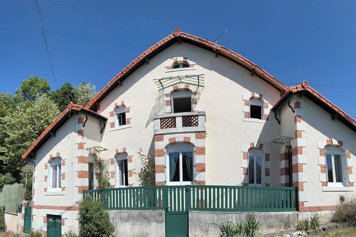 Location de vacances pour 6 personnes, animaux acceptés à Tocane-Saint-Apre