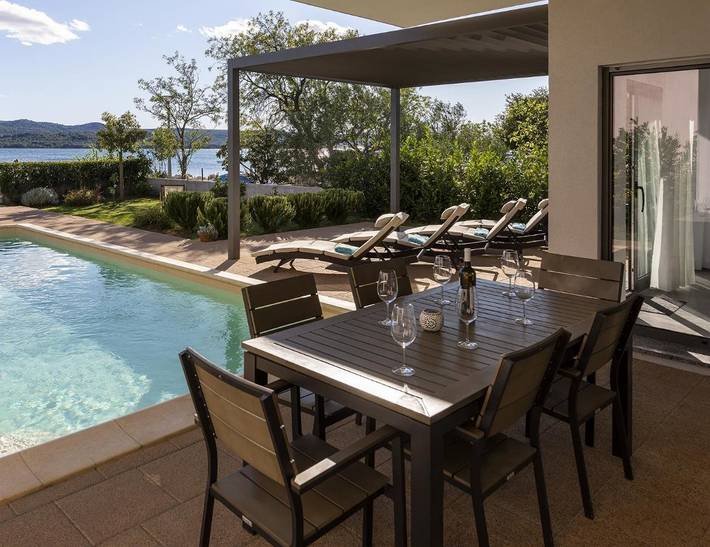 Villa pour 10 personnes, avec jardin ainsi que vue et piscine à Turanj - 4