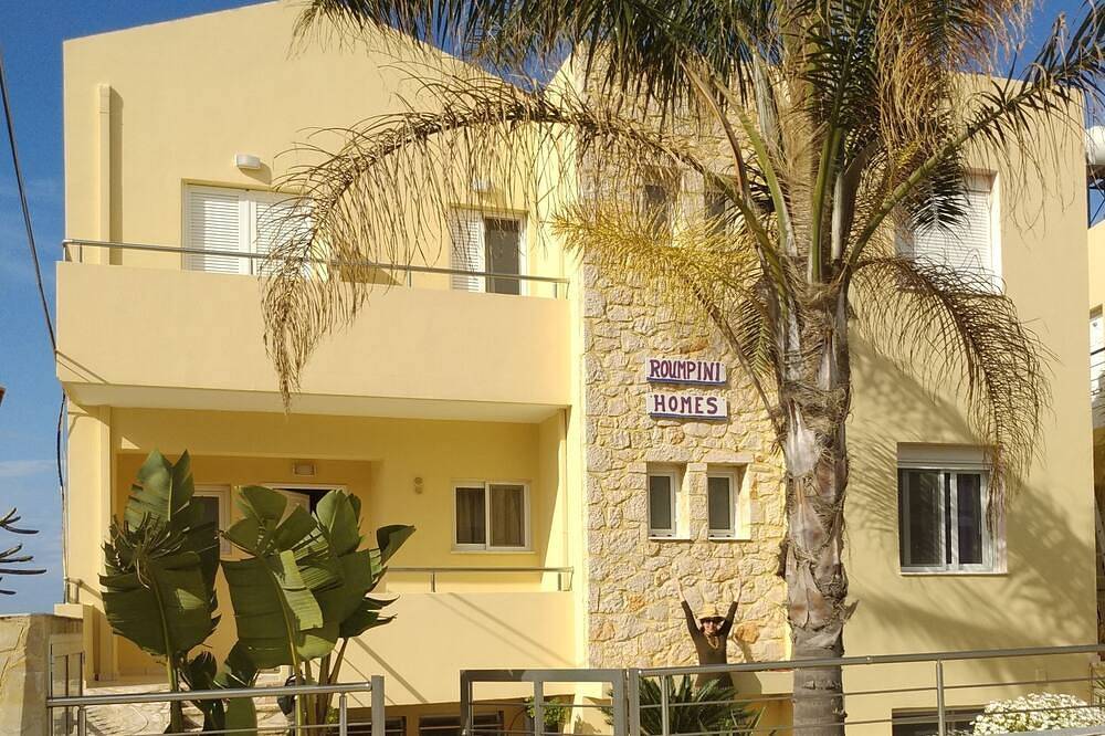 Roumpini Home Iv 3 Minuten vom Meer zu Fuß in Kato Stalos, Agia Marina