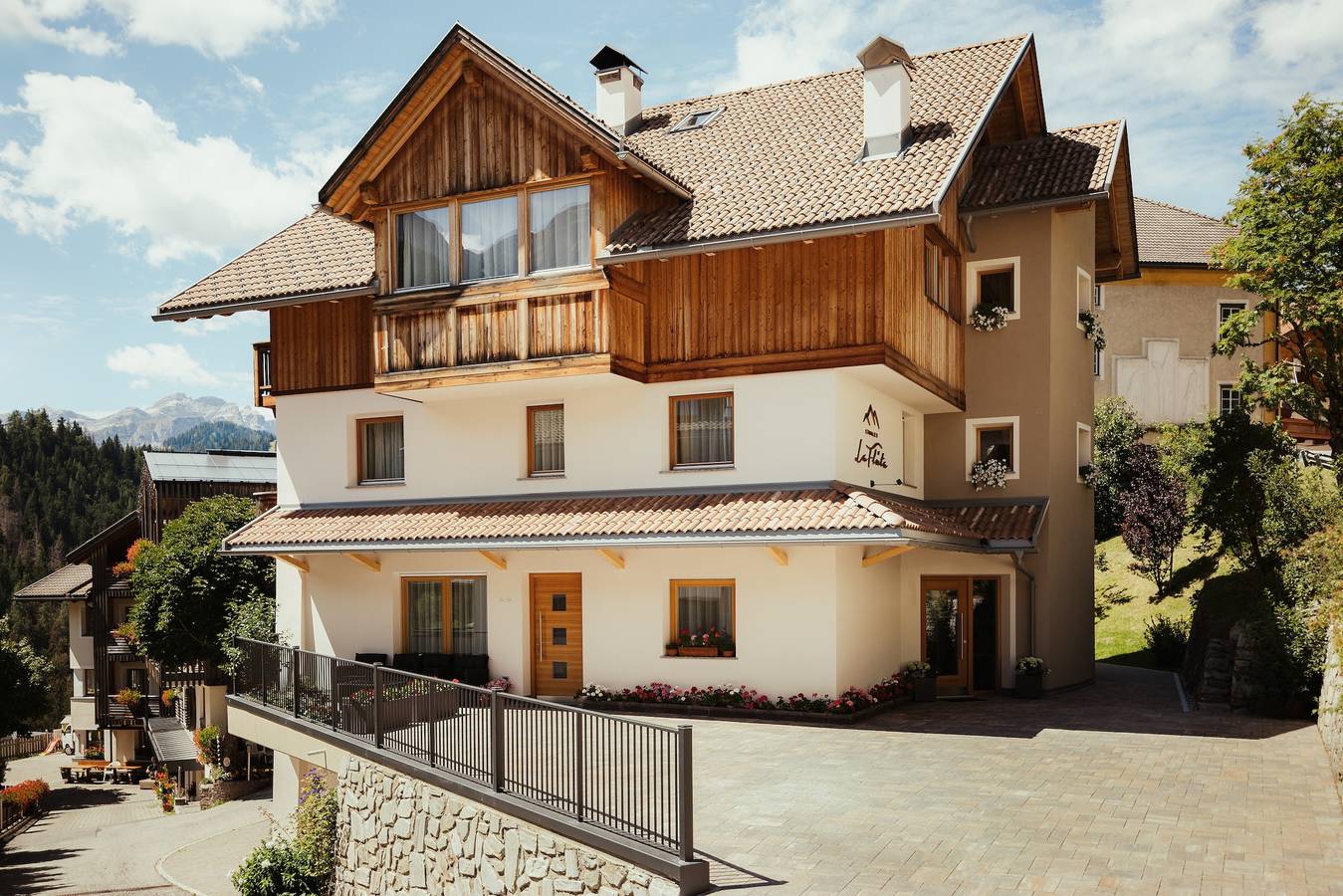Appartamento intero, Appartamento "Chalet La Flüta - Primula" con vista montagna, balcone privato e Wi-Fi in La Valle, Dolomiti Superski
