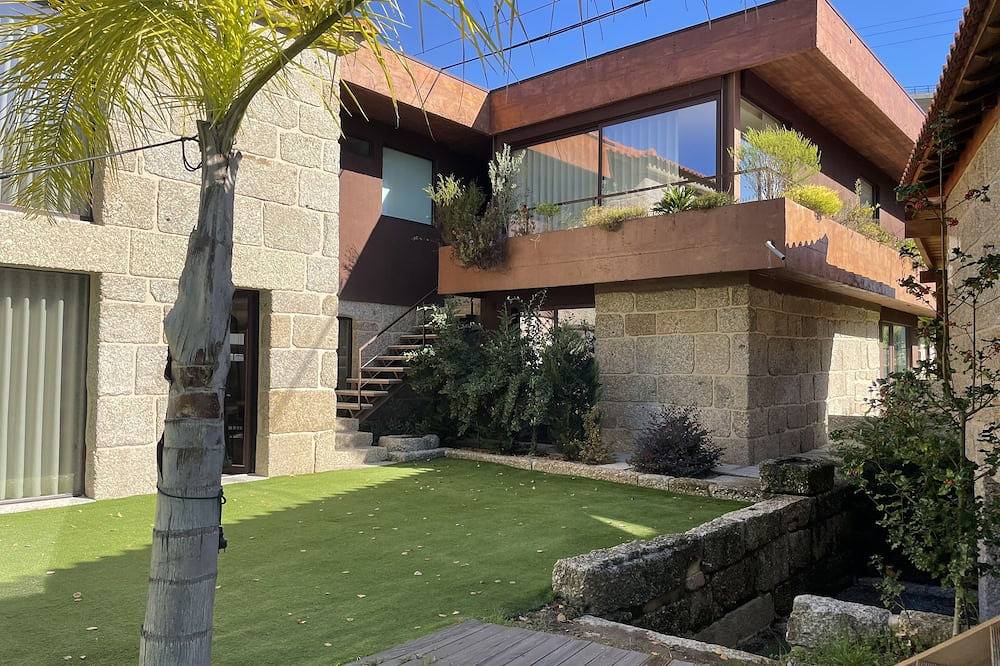 Duas Quintas-areal T1 Varanda in Guimarães, Braga Distrikt