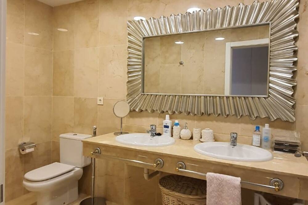 Entire apartment, Luxury apartment in La Caleta near restaurants in La Caleta, Adeje