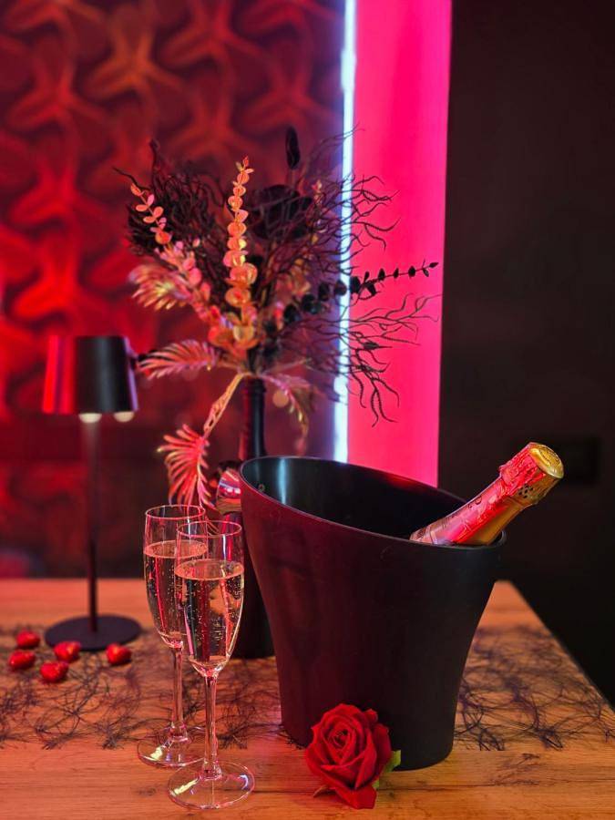 Chambre business-romantique, jacuzzi, billard, clim in Verviers, Région de Liège