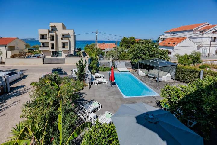 Apartamento para 2 personas, con piscina además de vistas y jardín en Ciudad de ZadarZadar