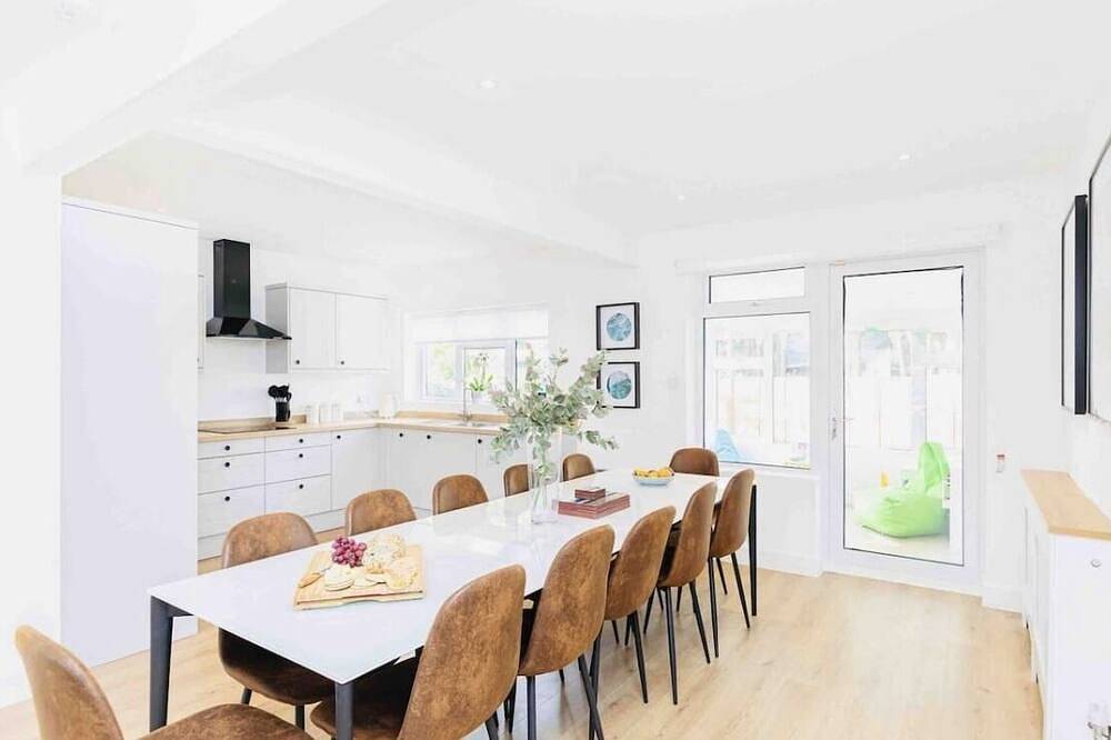 Chalet for 12 People in Barton on Sea, New Forest