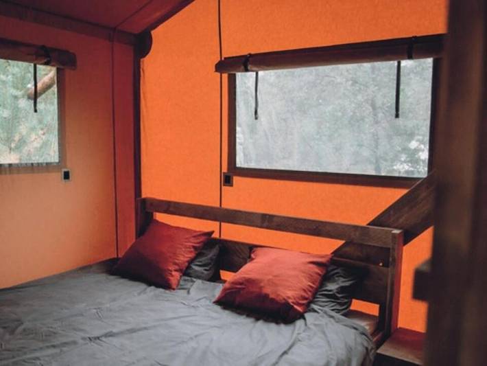Flower Camping Saint Lambert - Tente en toile et en bois 5 personnes - Lodge 3 Pièces 5 Personnes in Millau, Parc naturel régional des Grands Causses