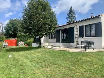 Gîte pour 7 personnes, avec piscine et jardin à Les Brunels