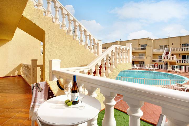 Apartamento inteiro, Apartamento de férias 'Liomor Luxury' com piscina partilhada, Wi-Fi e ar condicionado in Caleta de Fuste, Antigua