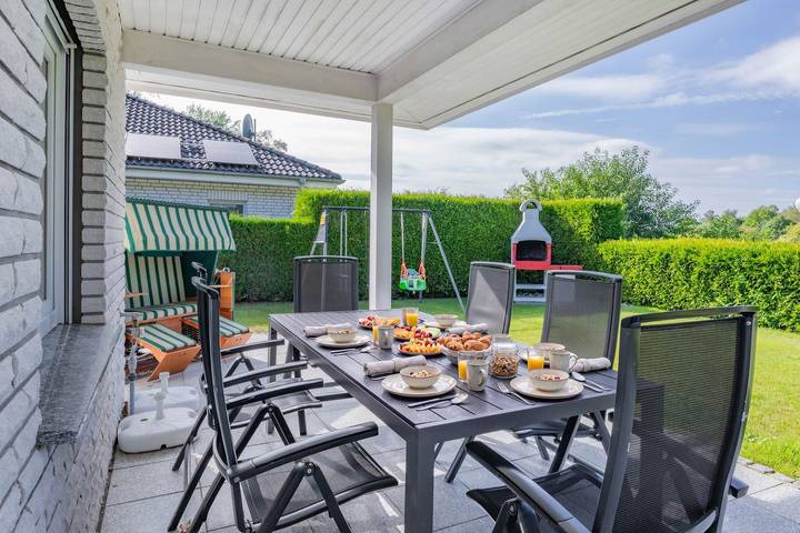 Familienfreundliche Ferienwohnung mit Garten und Kamin in Karlshagen, Usedomer Norden